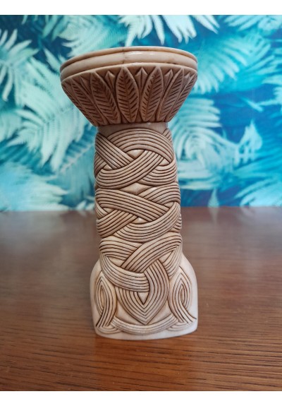 Custom knife handles – hand-carved