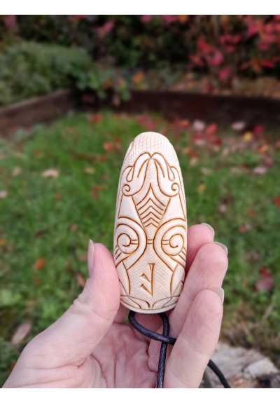 Beautiful hand-carved Viking God Odin face pendant. Óðinn amulet with ravens, Scandinavian artwork. Allfather art. Norse, pagan necklace