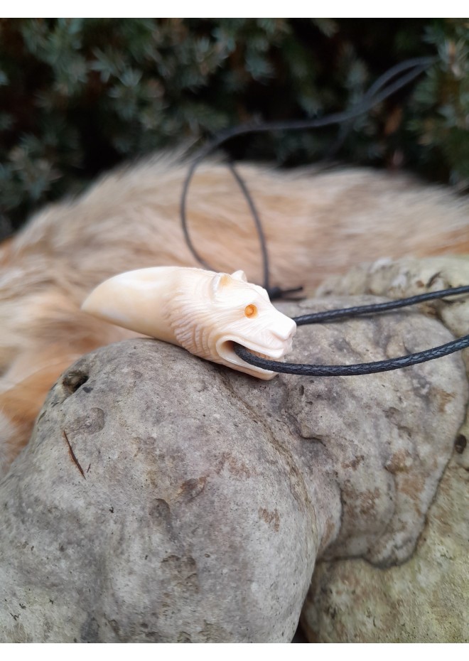 Small Viking bear amulet. Berseker warrior totemic necklace - Moose antlers hand-carved 