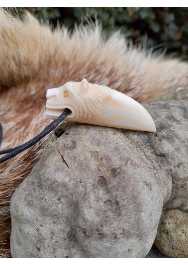Small Viking bear amulet. Berseker warrior totemic necklace - Moose antlers hand-carved 