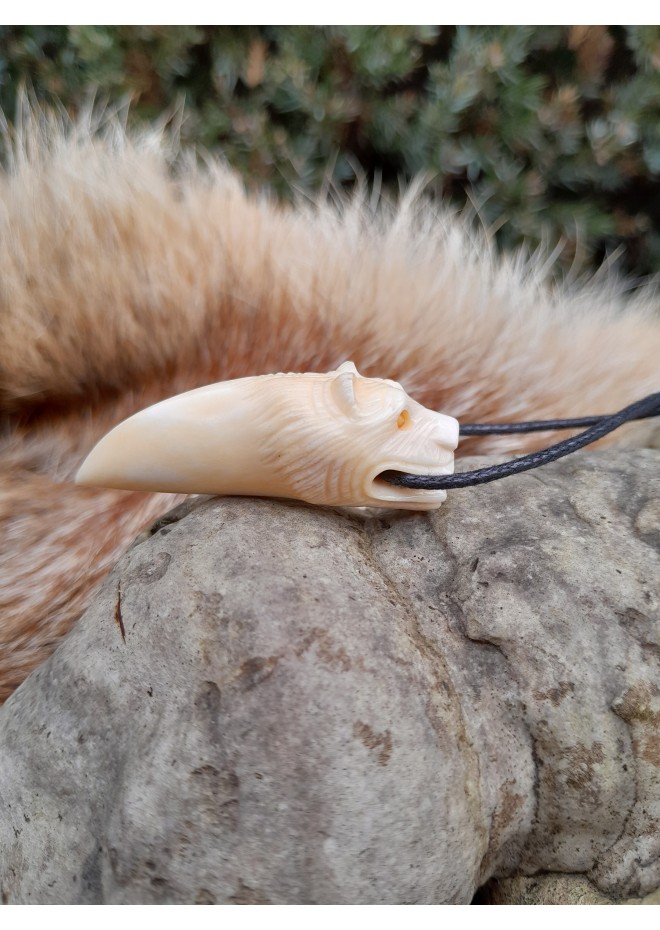 Small Viking bear amulet. Berseker warrior totemic necklace - Moose antlers hand-carved 