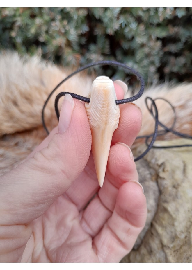Small Viking bear amulet. Berseker warrior totemic necklace - Moose antlers hand-carved 