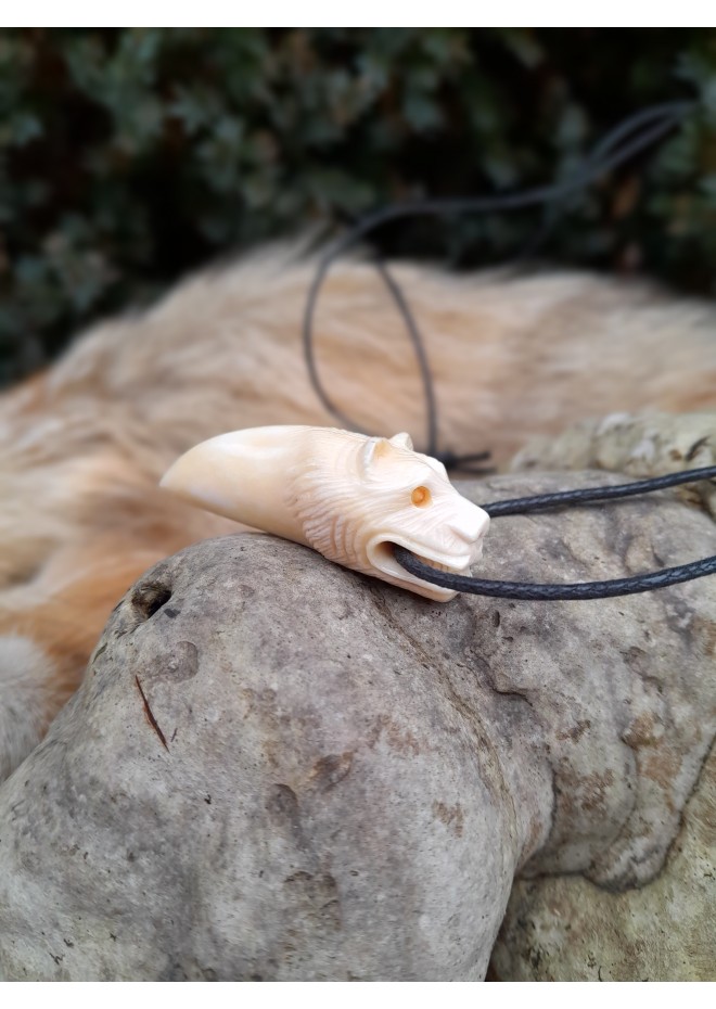 Small Viking bear amulet. Berseker warrior totemic necklace - Moose antlers hand-carved 