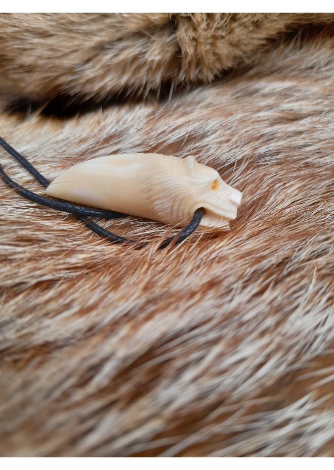 Small Viking bear amulet. Berseker warrior totemic necklace - Moose antlers hand-carved 