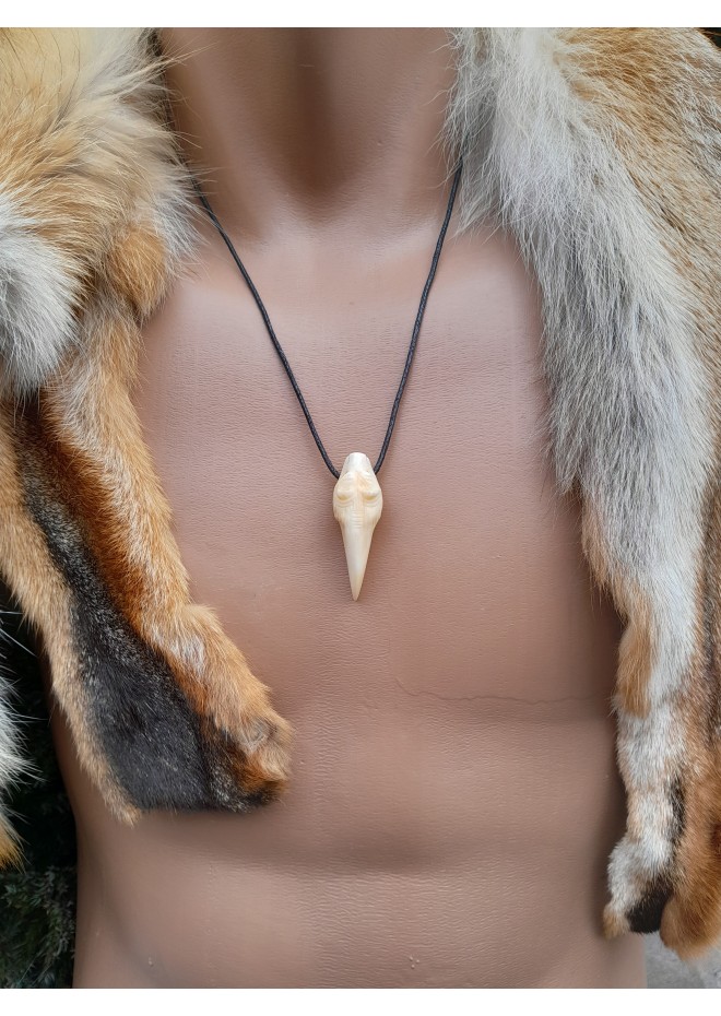 Small Viking bear amulet. Berseker warrior totemic necklace - Moose antlers hand-carved 