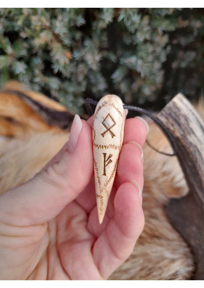 Hand-carved Raven skull amulet, Viking jewelry with runes, Huginn Muninn protective pendant. Odins Ravens. Norse mythology art. 