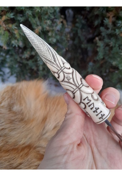 Hand-forged Norse Viking knife with hand-carved Raven handle. Odin's Raven.